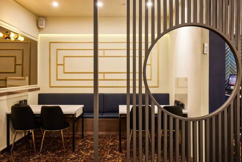 동양미가 돋보이는 프리미엄 중식당 좌석공간